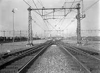 803574 Gezicht op het emplacement van het N.S.-station Eindhoven te Eindhoven.